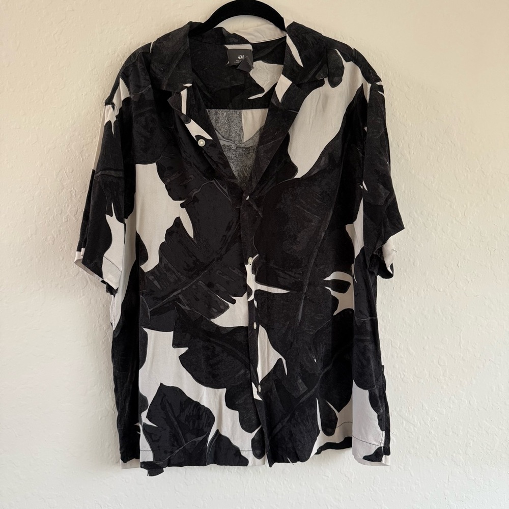 H&M Black and White Casual Button Down Shirt